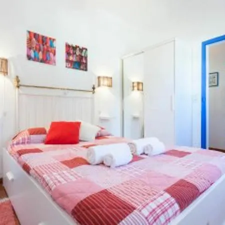 House With 4 Bedrooms In Lagos, With Furnished Terrace And Wifi - 300 *