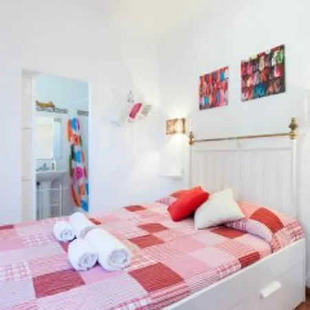 House With 4 Bedrooms In Lagos, With Furnished Terrace And Wifi - 300 *
